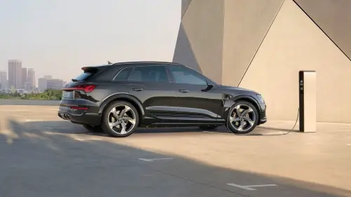 Auto elettriche: dalla manutenzione ordinaria alla ricarica della batteria